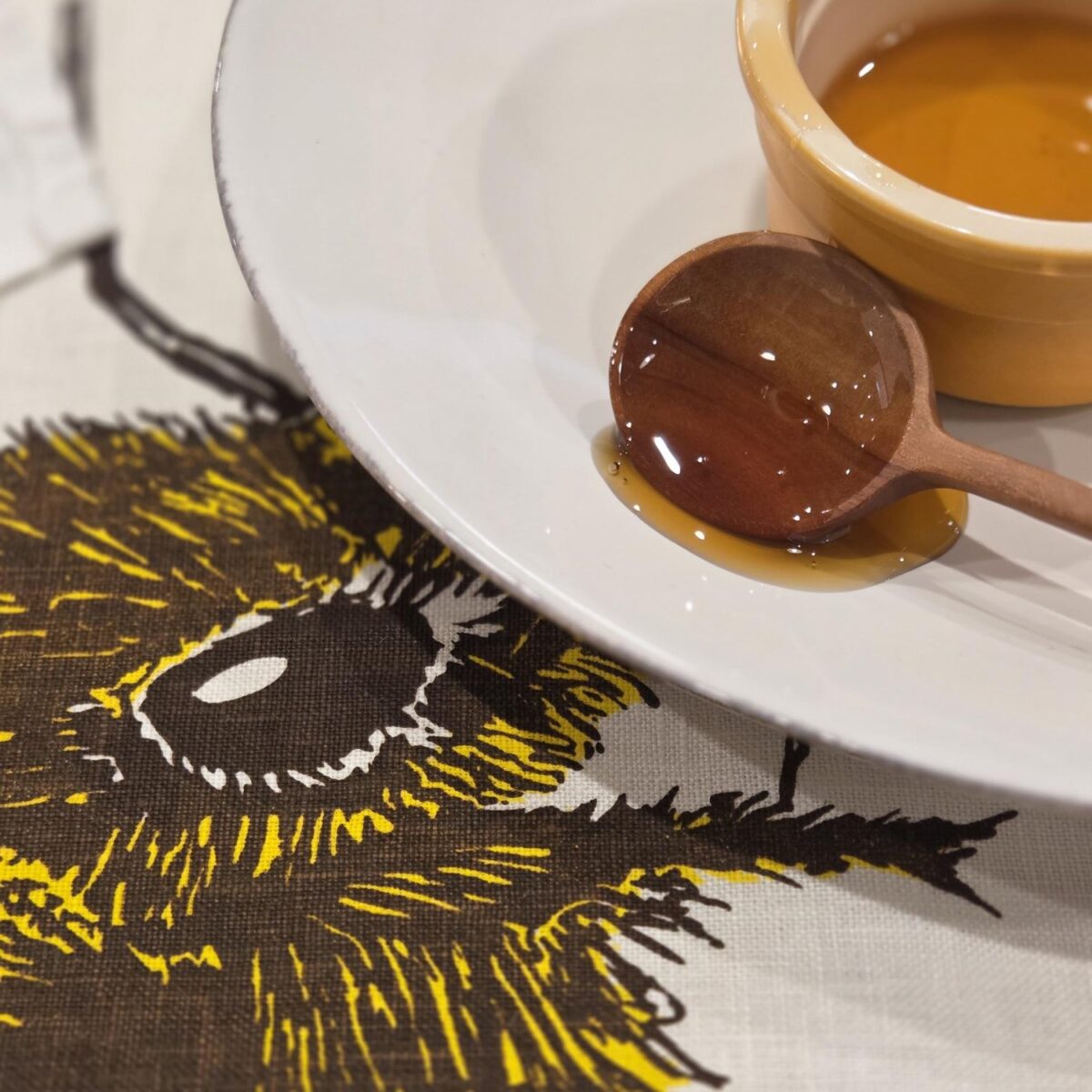 Honey Bee Natural White Linen Tea Towel