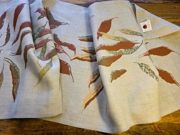 Pink Autumn Fallen Leaves Flax Table Runner